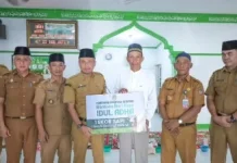 Pemkab Ketapang Serahkan Bantuan Hewan Kurban Surau Miftahul Jannah Sukamaju