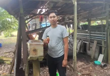 Ubay Petani Muda Budidaya Madu Kelulut asal Desa Kuala Mandor B