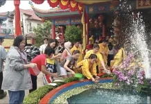 Peringati Hari Raya Waisak, Umat Buddha Padati Vihara Vajra Bumi Kertayuga