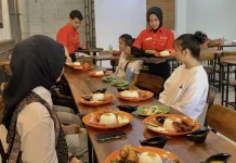 Ayam Pausu Tawarkan Sensasi Kuah Kari dalam Sajian Ayam Khas di Pontianak