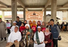 Ustadz Derry Sulaiman Kunjungi Rumah Makan Gratis Habib di Pontianak