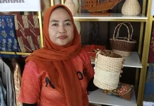Dekranasda Kubu Raya Fokus Kembangkan Anyaman Akar Keladi Air dan Pelepah Pinang