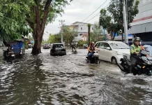 Hujan Semalaman, Banjir Rendam Sejumlah Ruas Jalan Pontianak