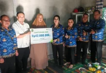 Wali Kota Serahkan Santunan JKM, Tegaskan Komitmen Perlindungan Pekerja Rentan