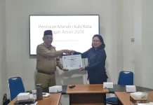 Kepala BBPOM Pontianak Beri Sertifikat Pangan Aman Sekda Kota Pontianak
