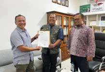 Bawaslu Kubu Raya Serahkan 163 Data Pemilih Diduga Meninggal ke KPU Kubu Raya
