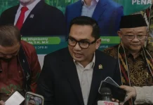 Ketua Komisi II DPR RI Realisasi Komitmen Beasiswa ke Siswa SMAN 1 Pontianak