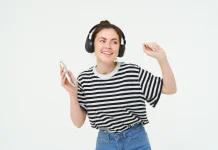 Lima Alasan Mendengarkan Musik Favorit Bisa Kembalikan Mood