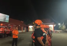 Tim SAR Cari Korban Jatuh dari Kapal Tambang di Sanggau