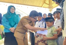 Bupati Satono Tinjau Khitanan Massal Gratis di Sekura Sambas