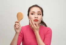 Makeup Sering Pilling setelah Pakai Sunscreen? Ini Penyebab dan Cara Mencegahnya