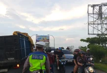 Macet Jembatan Kapuas Dua: Polisi Sentil Ekspedisi Operasikan Truk Tak Laik Jalan