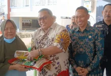 Sasar Desa Kapur, GPM Pemkab Kubu Raya Bantu Warga Dapatkan Sembako Murah