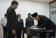 Kakanwil Kemenkum Kalbar Ambil Sumpah Pewarganegaraan M. Luqman sebagai WNI