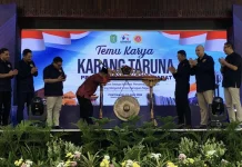 Karang Taruna Kalbar Terima Perahu Karet untuk Aksi Kebencanaan