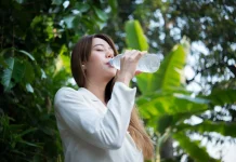 Dampak Minum Air Es Disiang Hari