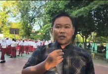Orang Tua Antusias Dampingi Anak Masuk SMP di Hari Pertama Sekolah