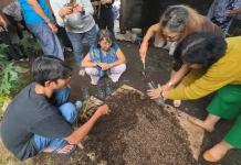 Dosen UPB Latih Warga Akcaya Budidaya Sayur Organik di Pekarangan Rumah