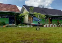 SDN 52 Sungai Raya Bangunan Rusak, Siti Mahruf: Kursi Kami dari SD Lain!