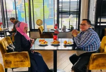 Bonjour, Au Revoir, Ibukota Belanja Dunia