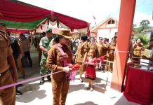 Resmikan Gedung SMPN 3 Sompak, Bupati Karolin: Guru Jangan Sering Bolos dan Gaptek