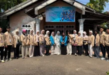 Siap Mengabdi, Mahasiswa KKL IAIN Pontianak Jalani Penyambutan di Desa Jumgkat