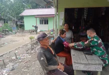 Satgas TMMD Layani Pemeriksaan Kesehatan Warga Sambas