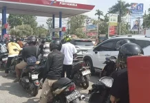 Antrean BBM Mengular, Apa yang Terjadi di SPBU Pontianak?