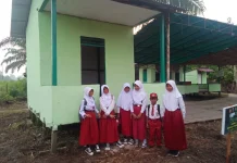 Pelajar Sambut Hangat Kehadiran Satgas TMMD di Sambas