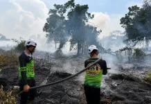 Titik Api Masih Ditemukan, Tim SAR Polda Kalbar Lakukan Pembasahan