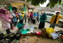 Tim PKM UPB Dampingi PKK Pontianak Kota Kembangkan Eco Enzyme dan Pestisida Nabati