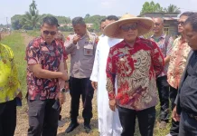 Bupati Sujiwo Tinjau Rencana Pembangunan Akses Jalan Baru di Desa Kapur