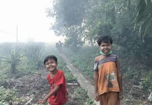 Kebakaran Lahan Parit Cahaya Baru Kota Pontianak Sudah Dekati Permukiman Warga