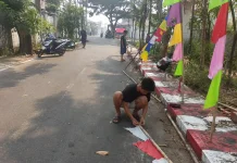 Gotong Royong di Graha Jauzati I: Bahu-Membahu Warga Menyambut Hari Merdeka