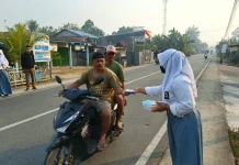 Kabut Asap Karhutla, Pemuda Muhammadiyah Bagikan Ribuan Masker