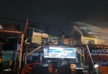 Kebakaran Hanguskan Tiga Ruko di Jalan Dr. Wahidin Pontianak