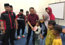 Kesbangpol dan Madas Nusantara Pontianak Bagikan Tas hingga Alat Tulis Gratis