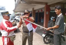 Pemkot Awasi Pemasangan Bendera Merah Putih di Pontianak