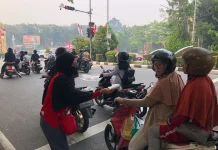 BEM Seka Kalbar dan HMI Komdak Bagikan 10.000 Masker di Hari Kemerdekaan