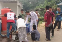 Kecamatan Kuala Mandor B Bersinergi Bersama PMI Salurkan Bantuan Air Bersih