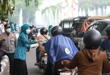 Waspada Dampak Asap, TP PKK Pontianak Bagikan Masker