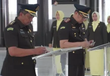 Kajati Kalbar Lantik dan Ambil Sumpah Jabatan Aspema dan Kajari Landak