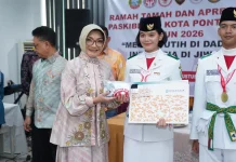 Dekranasda Pontianak Apresiasi Paskibraka, Beri Kain Motif Khusus Cerite Kote