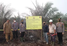 Polres Landak Pasang Police Line di Lokasi Karhutla PT SAE