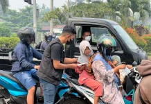 Pemuda Kubu Raya Bagikan 1.000 Masker, Aksi Nyata Peduli Dampak Kabut Asap