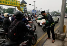 SPM Kalbar Bagikan 3.000 Masker kepada Pengendara di Pontianak Timur