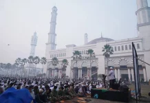Ribuan Umat Islam Salat Istisqa di Masjid Raya Mujahidin
