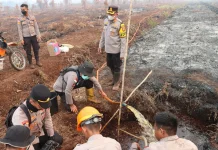Atasi Kendala Sumber Air, Kapolres Sambas Cek Embung di Lokasi Karhutla