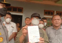 Jalan Trans Diblokade, Bupati Turun Langsung Temui dan Dengarkan Keluhan Warga
