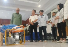 Perkuat Penanganan Karhutla di Kalbar Mayawana Bantu Alat Pemadaman ke DLHK